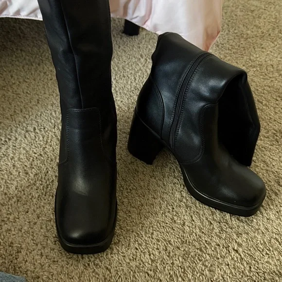 Black Platform Boots - Picture 9 of 10